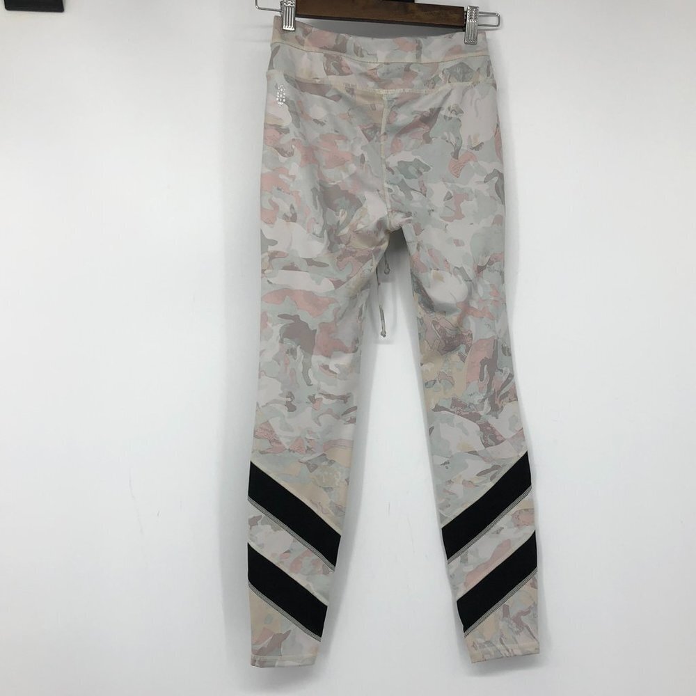 Free People FP Movement Daybreak grey pink  wash camo print leggings XS - Picture 8 of 16
